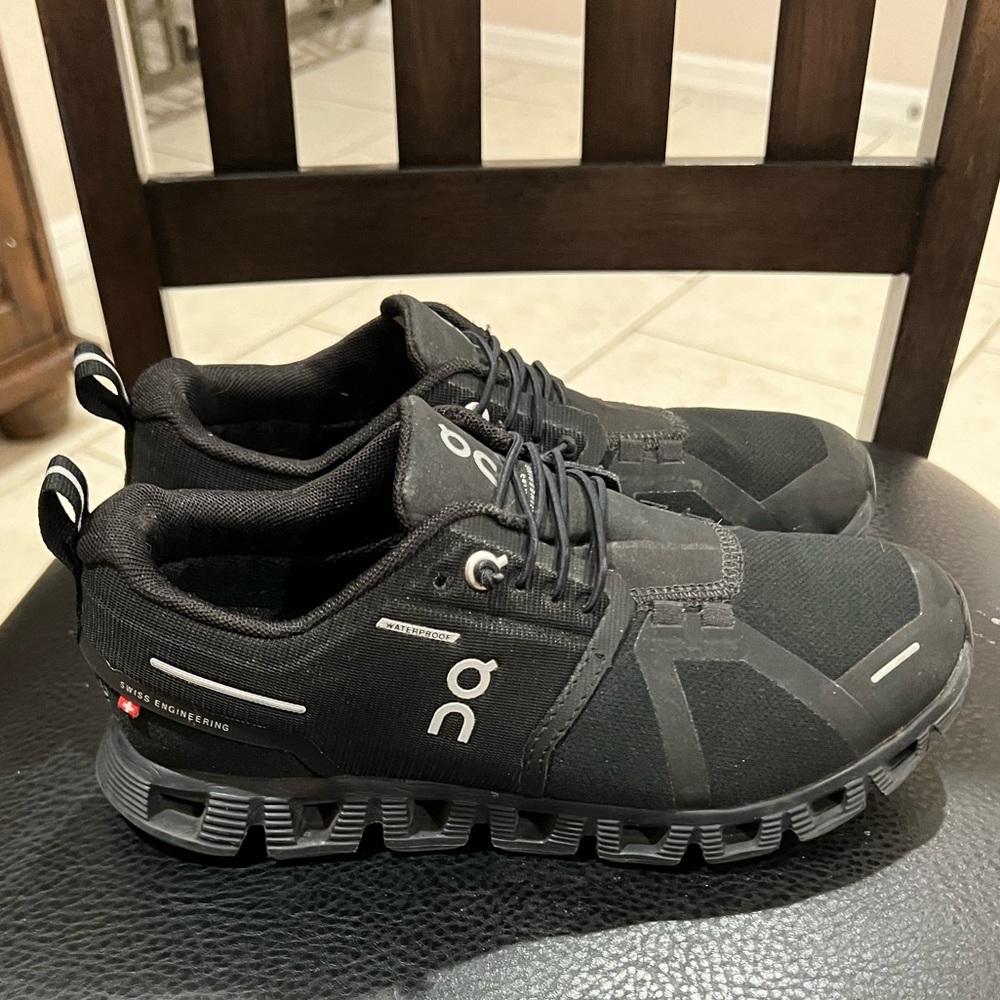 Size 6 Womens Waterproof OnClouds Cloud 5